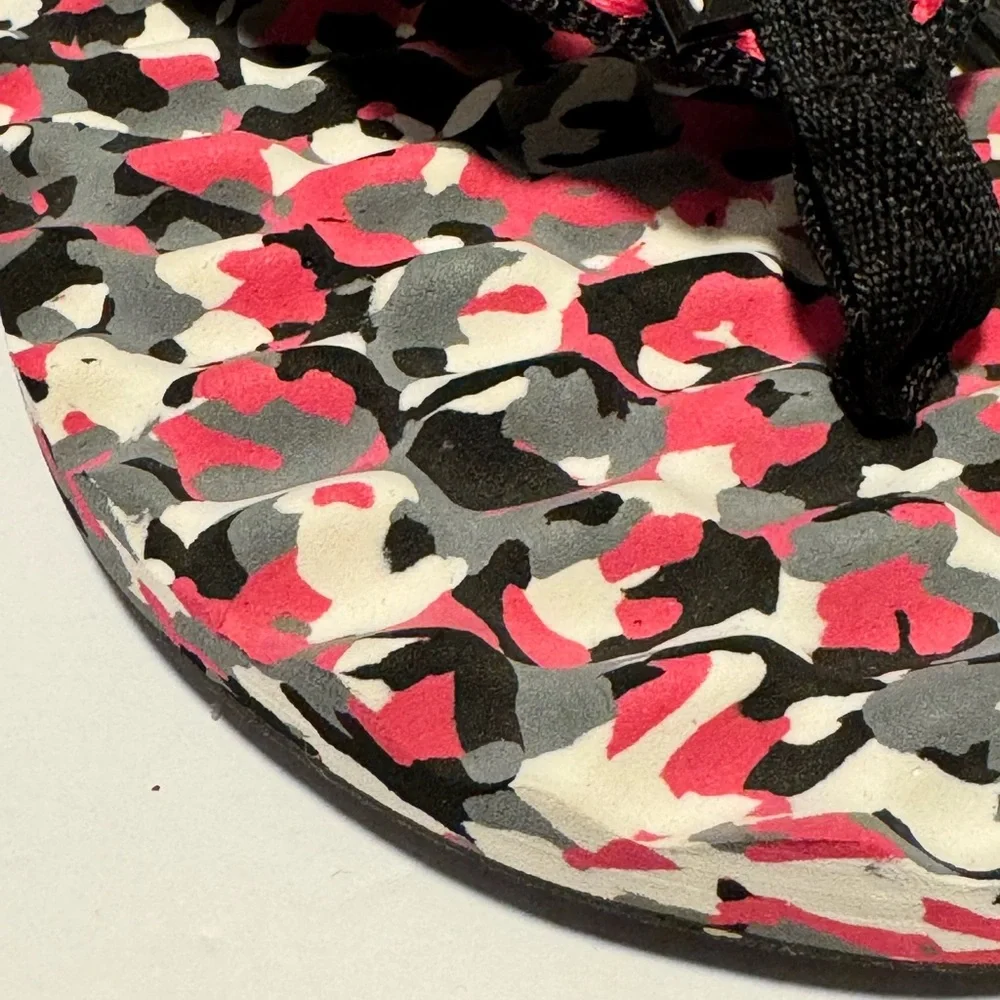Frisxy Flip Flops Women's 8 Camo Black Pink White Slide-On Sandals NEW